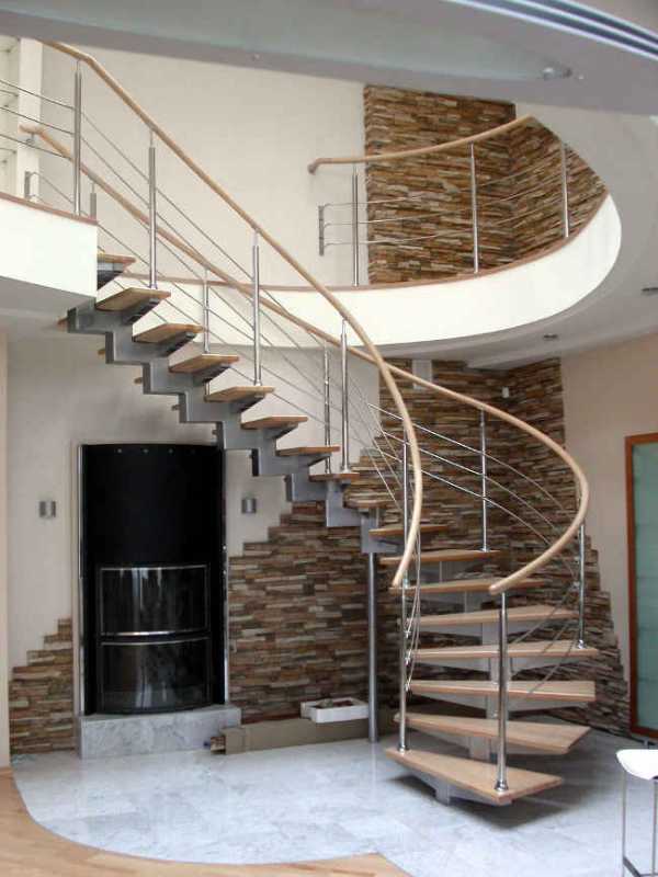 Керамическая плитка для ступеней лестницы в доме